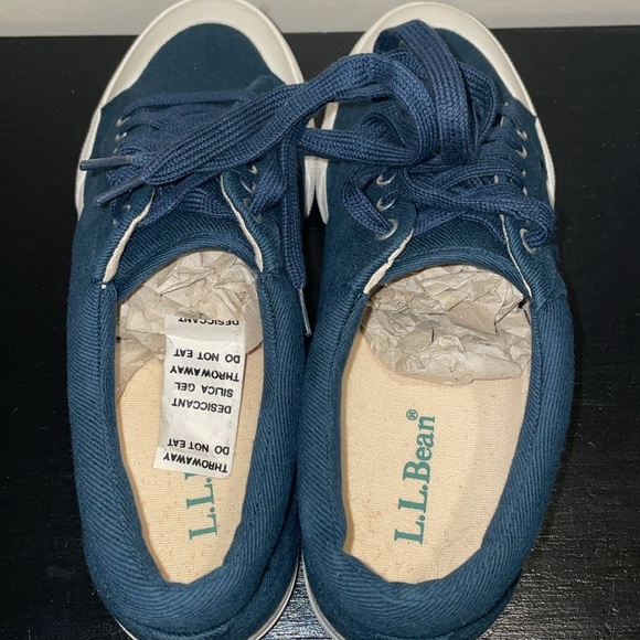 L.L. Bean Men’s Canvas Sneakers.  Top Siders.  Size 10.  Non marking soles. main image 10